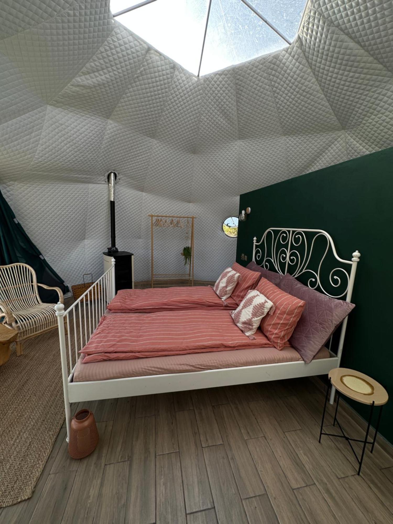 The Frog Glamping Hotel Хорезу Екстериор снимка