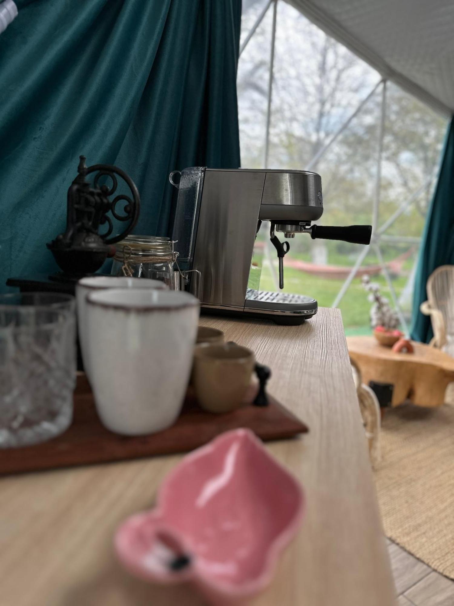 The Frog Glamping Hotel Хорезу Екстериор снимка